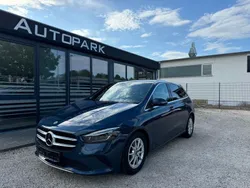 Blau Gebraucht 2021 Mercedes B200 Van / Kleinbus | 20.390 € (Guter Preis)