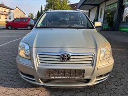 Grau Gebraucht 2006 Toyota Avensis Edition Kombi | 1.990 € (Fairer Preis)