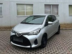 Silber Gebraucht 2016 Toyota Yaris Limousine | 7.615 € (Superpreis)