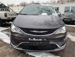 Grau Gebraucht 2017 Chrysler Pacifica Van / Kleinbus | 9.990 € (Guter Preis)