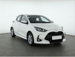 Super white 2 Gebraucht 2024 Toyota Yaris Hybrid Comfort Limousine | 19.490 €