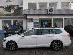 Gletscherweiß metallic (metallic) Gebraucht 2022 VW Passat Business Kombi | 26.898 € (Etwas zu teuer)