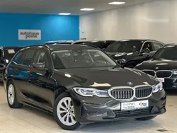Black sapphire metallic Gebraucht 2020 BMW 320 Advantage Kombi | 22.197 € (Fairer Preis)