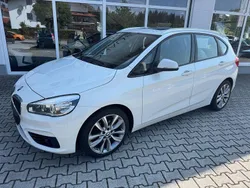 Weiß Gebraucht 2015 BMW 220 Active Tourer Sport Line Van / Kleinbus | 10.999 € (Guter Preis)