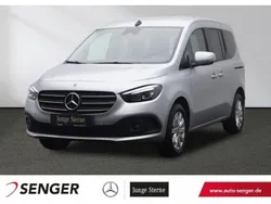 Silber Gebraucht 2023 Mercedes T180 Style Van / Kleinbus | 28.450 € (Fairer Preis)