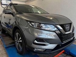 Grau Gebraucht 2017 Nissan Qashqai N-Connecta SUV | 16.450 € (Etwas zu teuer)