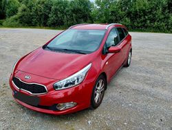 Rot Gebraucht 2014 Kia Ceed Sportswagon Kombi | 3.995 € (Fairer Preis)