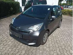 Grau Gebraucht 2012 Toyota Verso-S Life Van / Kleinbus | 7.490 € (Fairer Preis)