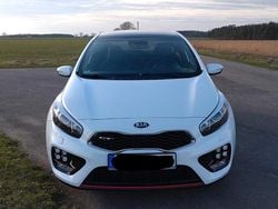 Weiß Gebraucht 2016 Kia Ceed GT GT-Track Limousine | 14.500 €