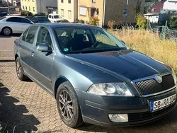 Grau Gebraucht 2005 Skoda Octavia Limousine | 3.350 € (Etwas zu teuer)