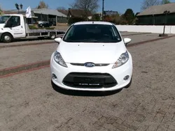 Weiß Gebraucht 2011 Ford Fiesta Titanium Kleinwagen | 6.290 € (Teuer)