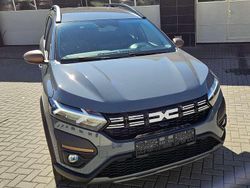 Städtisches grau Gebraucht 2025 Dacia Jogger Extreme Van / Kleinbus | 25.999 € (Fairer Preis)