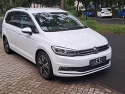 Weiß Gebraucht 2020 VW Touran Highline Van / Kleinbus | 26.800 € (Guter Preis)
