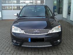 Schwarz metallic Gebraucht 2004 Ford Mondeo Titanium Kombi | 8.799 €