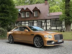 Gold Gebraucht 2024 Bentley Flying Spur Limousine | 269.850 €