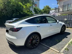 Weiß Gebraucht 2024 Tesla Model Y Performance SUV | 50.900 € (Teuer)