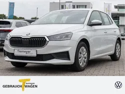 Weiß Gebraucht 2022 Skoda Fabia Ambition Limousine | 13.460 € (Fairer Preis)
