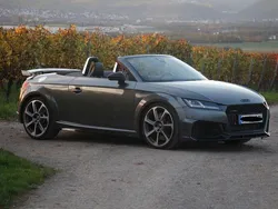 Grau Gebraucht 2022 Audi TT Roadster Ambiente Cabrio | 59.500 € (Guter Preis)