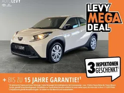 Weiß Gebraucht 2023 Toyota Aygo Play Kleinwagen | 15.890 € (Fairer Preis)