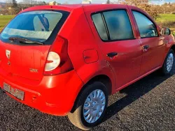 Rot Gebraucht 2009 Dacia Sandero Kleinwagen | 1.999 € (Fairer Preis)