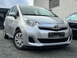 Silber Gebraucht 2012 Toyota Verso-S Life Van / Kleinbus | 5.490 € (Fairer Preis)