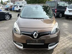 Braun Gebraucht 2014 Renault Scénic III Initiale Paris Van / Kleinbus | 5.999 € (Fairer Preis)