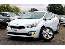 Weiß Gebraucht 2013 Kia Ceed Limousine | 9.950 € (Etwas zu teuer)