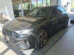 Mythosschwarz metallic Gebraucht 2022 Audi e-tron S-Line SUV | 39.745 € (Fairer Preis)