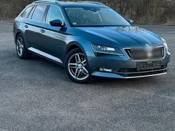 Grau Gebraucht 2017 Skoda Superb LAURIN & KLEMENT Kombi | 19.500 €