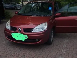 Rot Gebraucht 2008 Renault Scénic II Authentique Van / Kleinbus | 1.400 € (Fairer Preis)