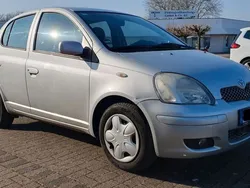 Silber Gebraucht 2005 Toyota Yaris Limousine | 2.100 € (Fairer Preis)