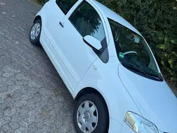 Weiß Gebraucht 2010 VW Fox Kleinwagen | 2.400 €