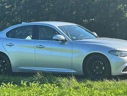 Silber Gebraucht 2016 Alfa Romeo Giulia Super Limousine | 10.900 € (Fairer Preis)