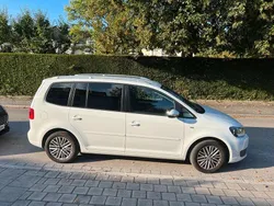 Weiß Gebraucht 2015 VW Touran Cup Van / Kleinbus | 10.250 € (Guter Preis)