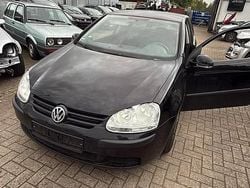 Schwarz Gebraucht 2004 VW Golf V Kleinwagen | 2.300 € (Fairer Preis)