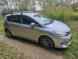 Silber Gebraucht 2015 Toyota Verso Van / Kleinbus | 10.000 € (Fairer Preis)