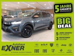 Urban grau Gebraucht 2024 Dacia Jogger Extreme Van / Kleinbus | 20.990 € (Fairer Preis)