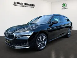 Onyxschwarz metallic Gebraucht 2024 Skoda Superb Selection Kombi | 39.989 € (Fairer Preis)
