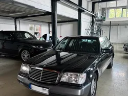 Schwarz Gebraucht 1992 Mercedes E400 Limousine | 22.900 €