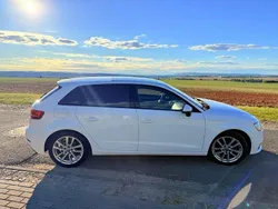 Weiß Gebraucht 2018 Audi A3 Sportback Limousine | 16.500 € (Fairer Preis)