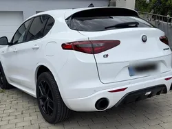 Weiß Gebraucht 2022 Alfa Romeo Stelvio Veloce SUV | 42.999 € (Teuer)