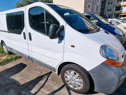 Weiß Gebraucht 2005 Renault Traffic Van / Kleinbus | 4.800 €