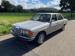 Silber Gebraucht 1979 Mercedes E280 Limousine | 16.000 €
