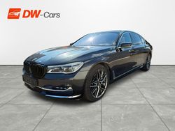 Grau Gebraucht 2015 BMW 750L Executive Limousine | 32.490 € (Teuer)