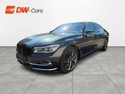 Grau Gebraucht 2015 BMW 750L Executive Limousine | 32.990 € (Teuer)