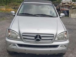 Silber Gebraucht 2001 Mercedes 320 SUV | 2.200 €