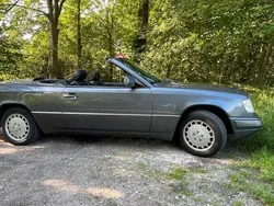Grau Gebraucht 1995 Mercedes E200 Cabrio | 24.900 €
