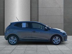 Dolomitgrau Gebraucht 2025 Renault Clio V Evolution Kleinwagen | 19.590 € (Fairer Preis)