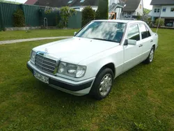 Weiß Gebraucht 1991 Mercedes E300 Limousine | 10.990 €