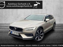 Bright dusk metallic Gebraucht 2023 Volvo V60 CC Ultimate Kombi | 51.999 €